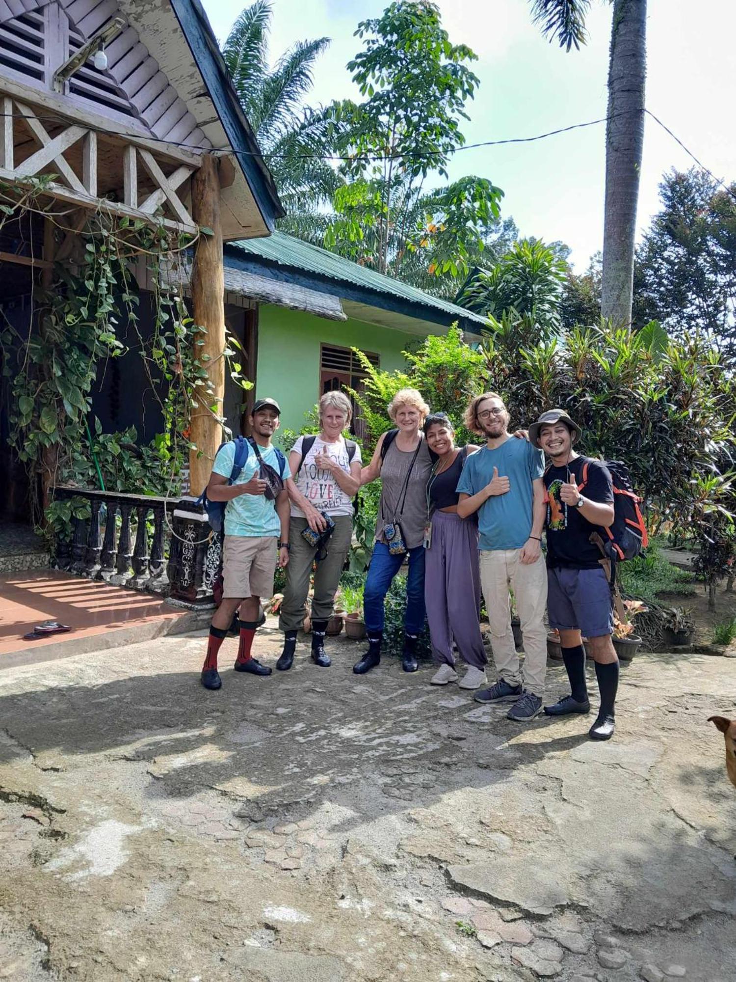 Wisma Batu Mandi Bukit Lawang Exterior foto